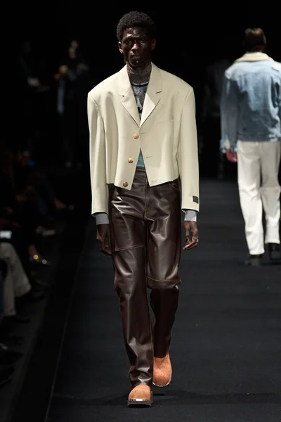 Look 24